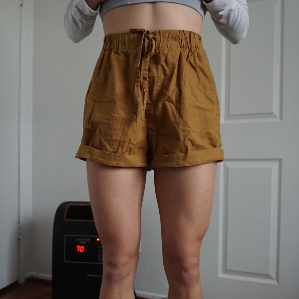 Uniqlo 26-27 in waist shorts